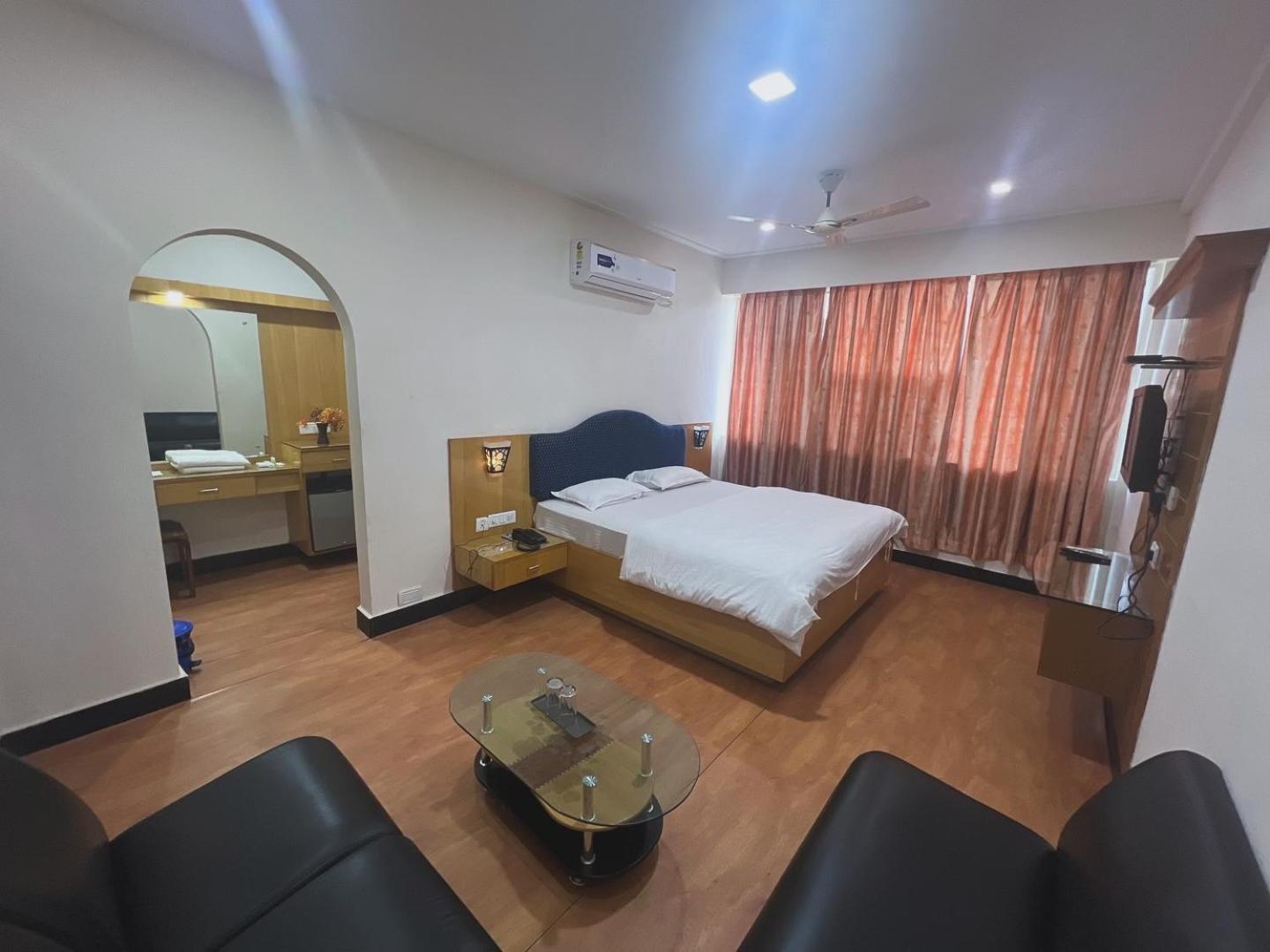 Varada Nagavali Hotel Srikakulam Exterior photo