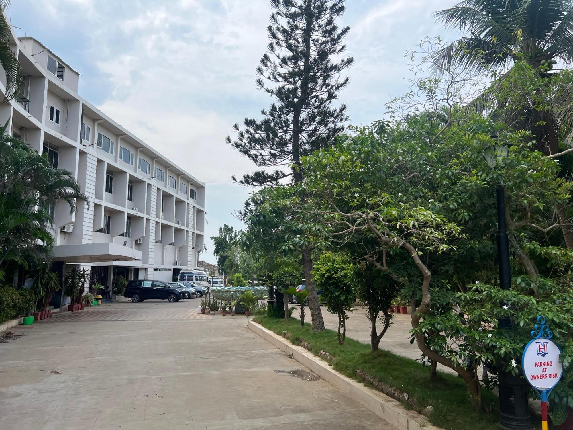 Varada Nagavali Hotel Srikakulam Exterior photo