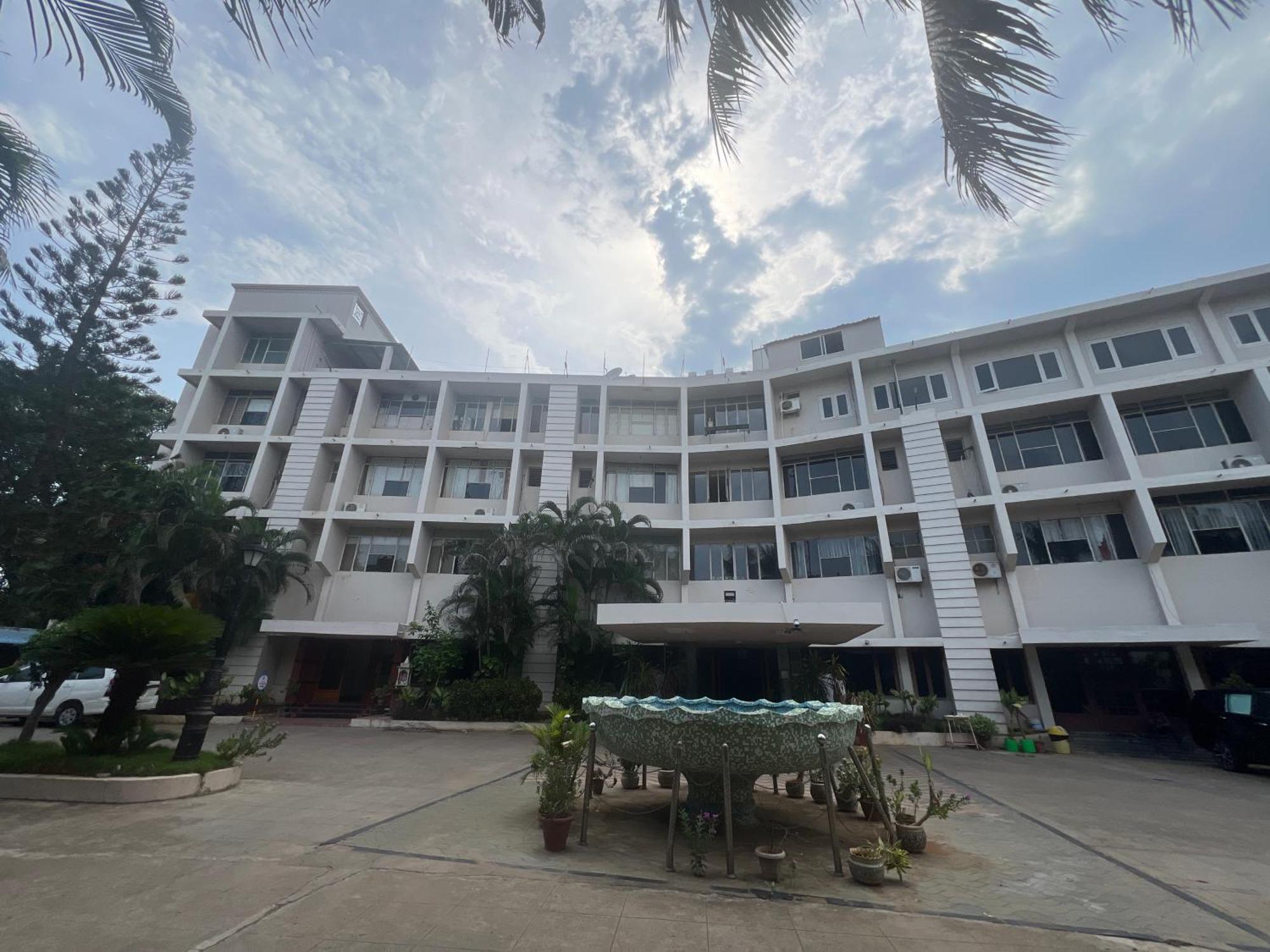 Varada Nagavali Hotel Srikakulam Exterior photo
