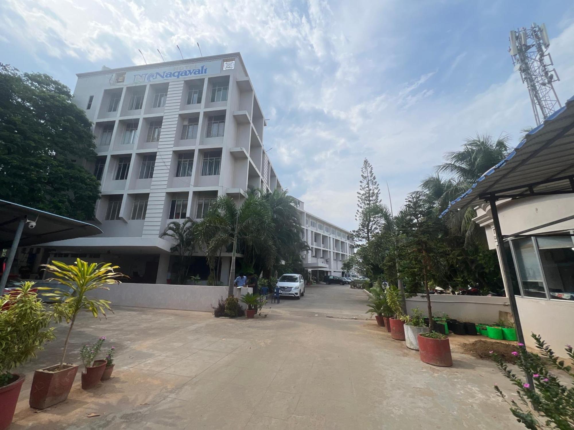 Varada Nagavali Hotel Srikakulam Exterior photo